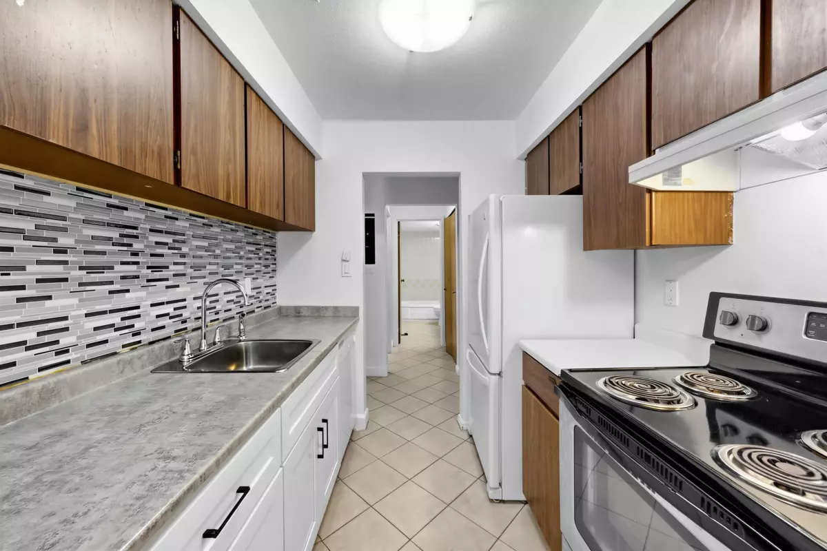 Dining Area Photo of 216 9857 Manchester Drive, Burnaby, BC