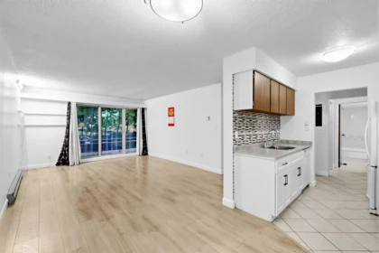 216 9857 Manchester Drive, Burnaby, BC, Burnaby — Apartment/Condo for sale
