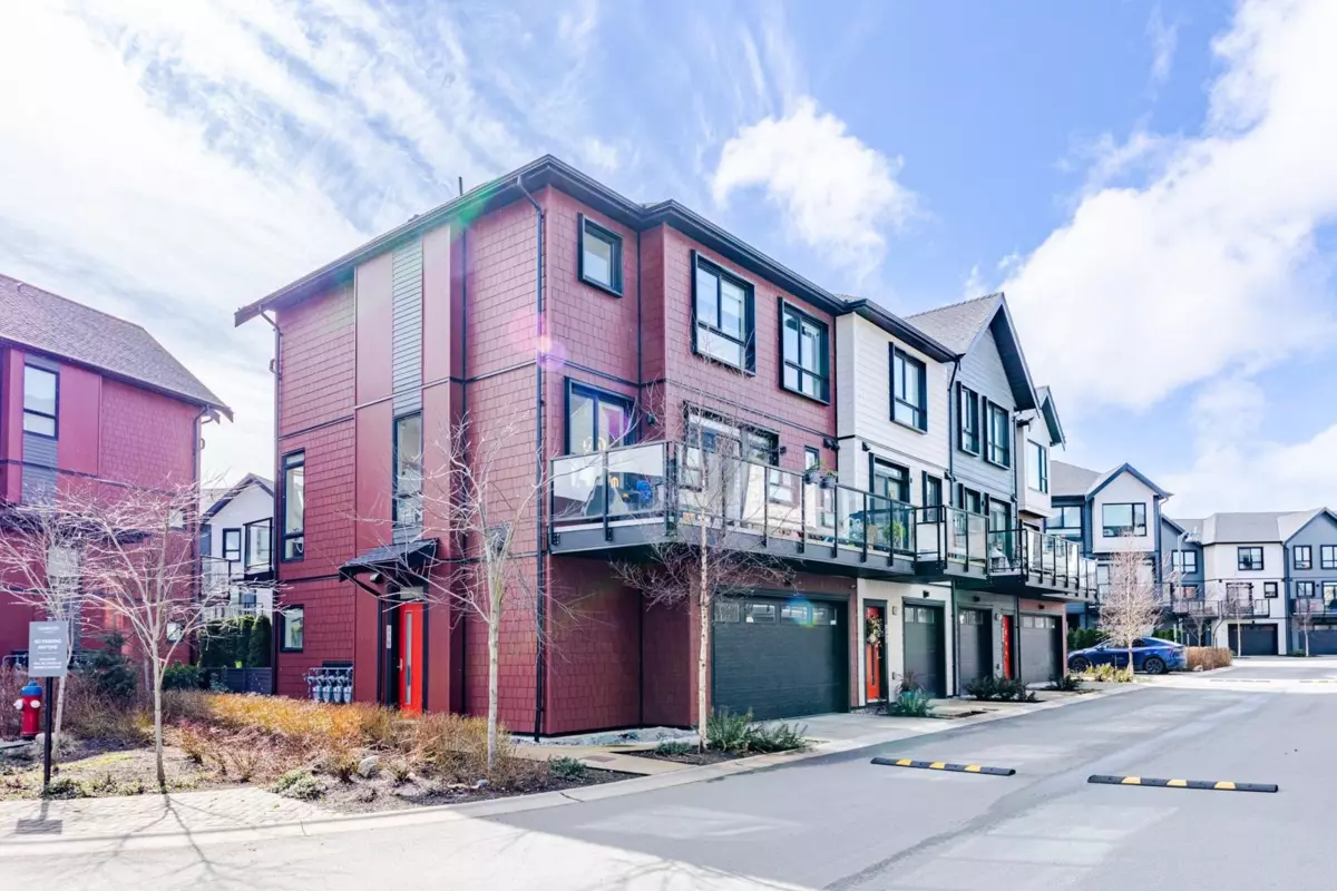 Living Room Photo of 185 4738 Hemlock Way, Tsawwassen, BC