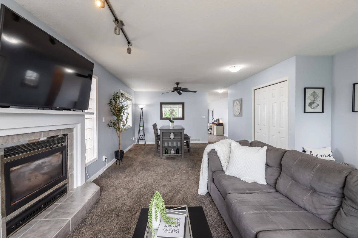 Dining Area Photo of 34775 2nd Avenue, Abbotsford, BC