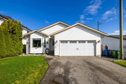 Swimming Pool Photo of 34775 2nd Avenue, Abbotsford, BC