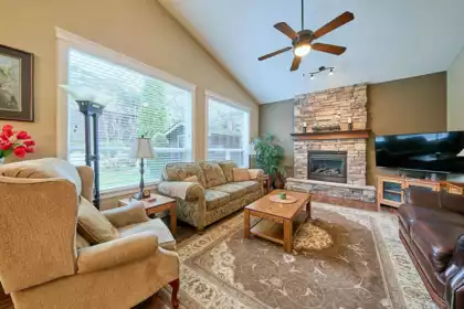 Kitchen Island Photo of 23645 133 Avenue, Maple Ridge, BC