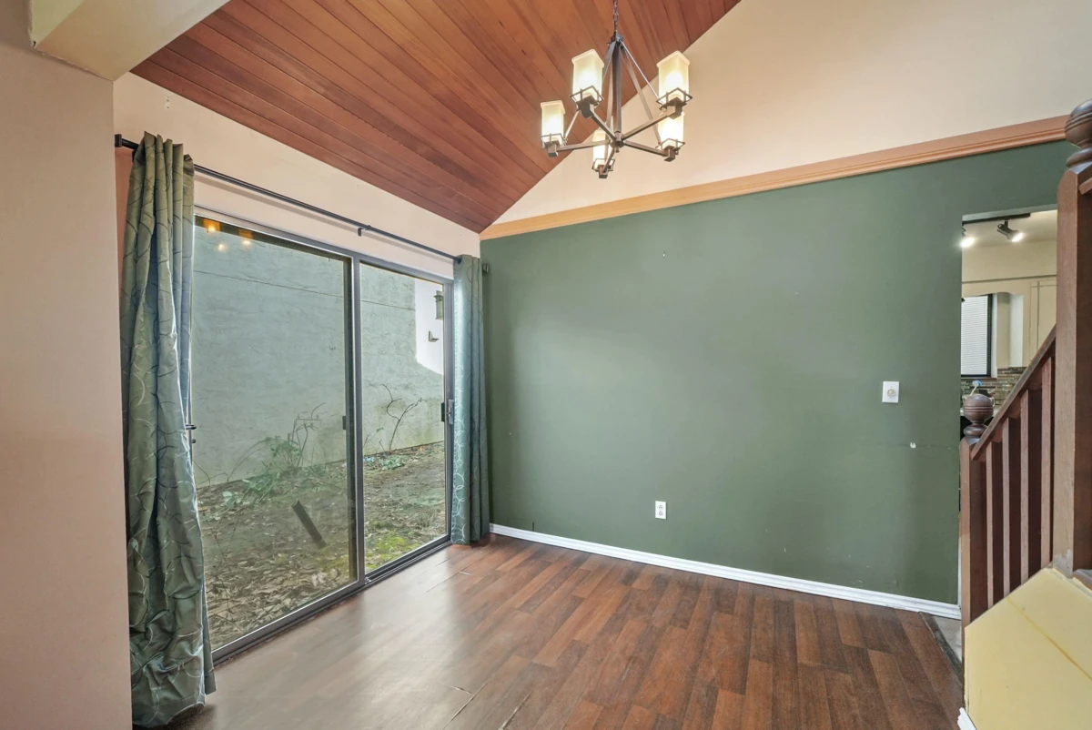 Dining Area Photo of 19449 62 Avenue, Surrey, BC