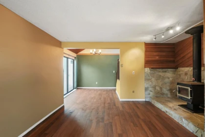 Kitchen Photo of 19449 62 Avenue, Surrey, BC