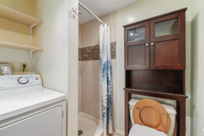 Primary Bathroom Photo of 19449 62 Avenue, Surrey, BC