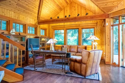 Breakfast Nook Photo of 8807 Ainslie Point Road, Pender Island, BC