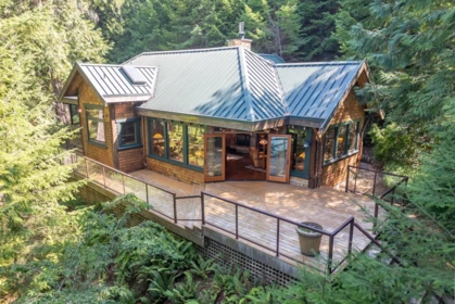 Kitchen Photo of 8807 Ainslie Point Road, Pender Island, BC