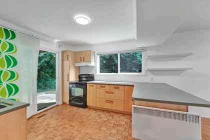 Entry Foyer Photo of 733 Shaw Avenue, Coquitlam, BC