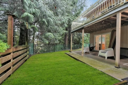 Garden / Landscaping Photo of 733 Shaw Avenue, Coquitlam, BC