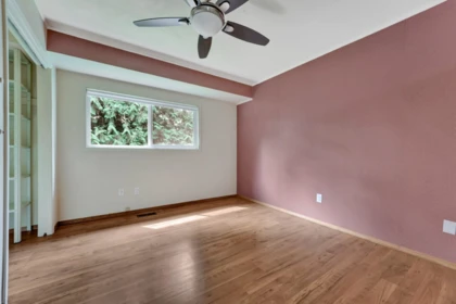 Laundry Room Photo of 733 Shaw Avenue, Coquitlam, BC