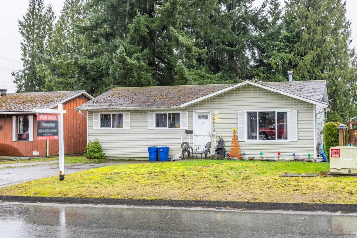 Family Room Photo of 32774 Badger Avenue, Mission, BC