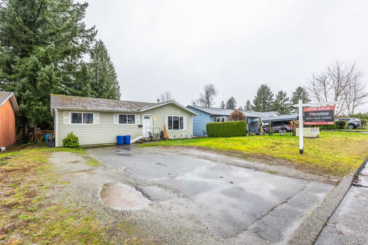 Living Room Photo of 32774 Badger Avenue, Mission, BC