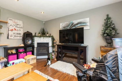 Kitchen Island Photo of 32774 Badger Avenue, Mission, BC