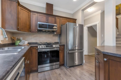 Kitchen Island Photo of 35 46791 Hudson Road, Chilliwack, BC