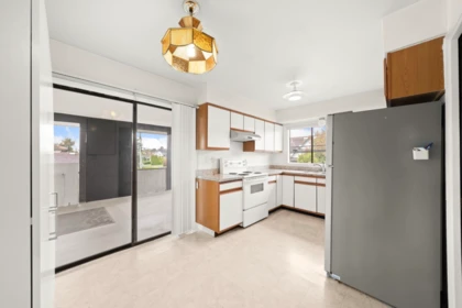 Kitchen Island Photo of 9920 Francis Road, Richmond, BC