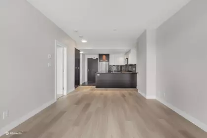 706 2968 Glen Drive, Coquitlam, BC, Coquitlam — Apartment/Condo for sale