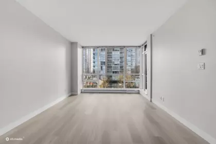 706 2968 Glen Drive, Coquitlam, BC, Coquitlam — Apartment/Condo for sale