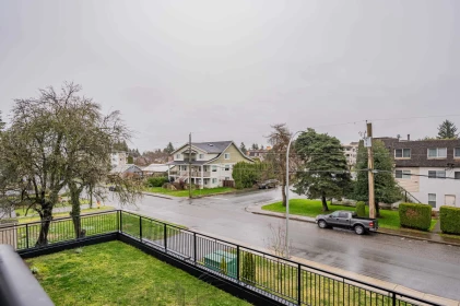 Front Yard Photo of 214 9450 Robson Street, Chilliwack, BC