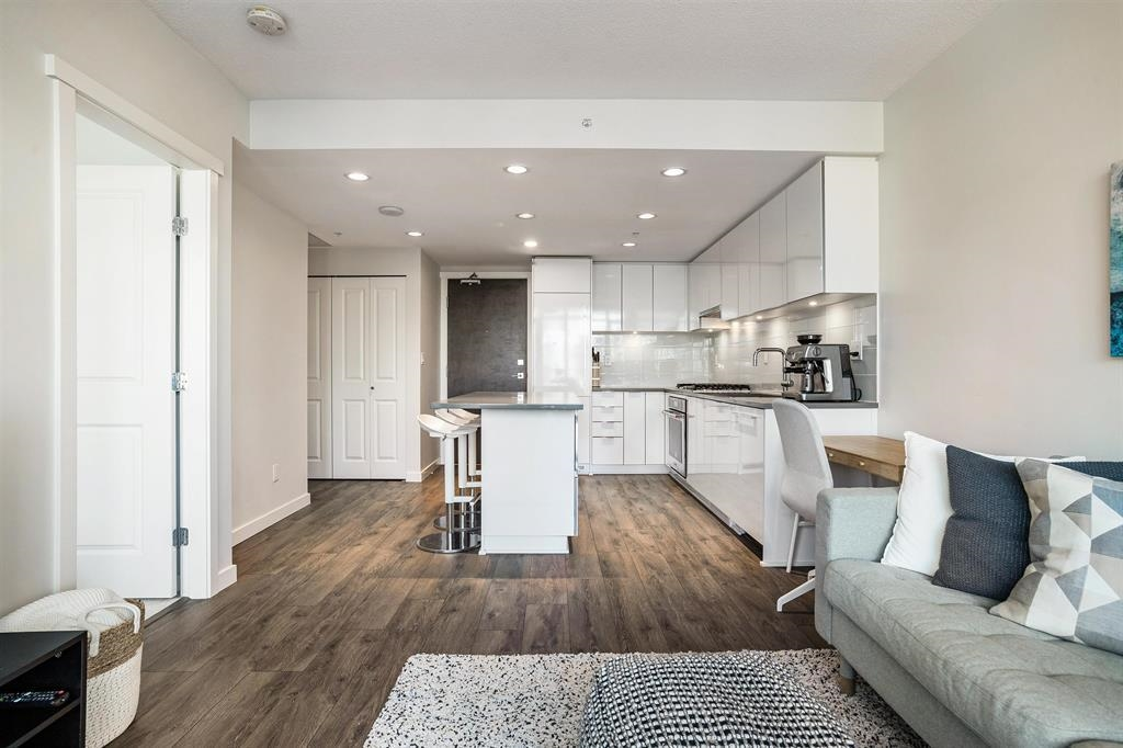 Living Room Photo of 810 2388 Madison Avenue, Burnaby, BC