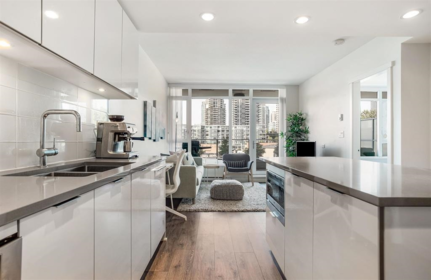 Kitchen Island Photo of 810 2388 Madison Avenue, Burnaby, BC