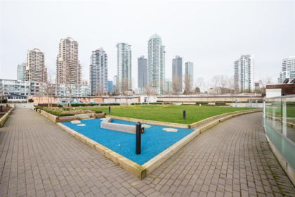 Office / Den Photo of 810 2388 Madison Avenue, Burnaby, BC