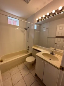 Guest Bathroom Photo of 939 E 26th Avenue, Vancouver, BC