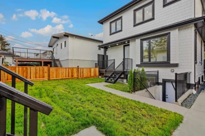 Backyard Photo of 583 E 60th Avenue, Vancouver, BC