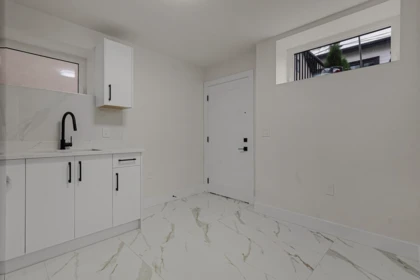 Entry Foyer Photo of 583 E 60th Avenue, Vancouver, BC