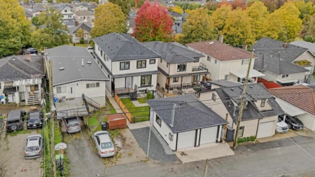Front Yard Photo of 583 E 60th Avenue, Vancouver, BC