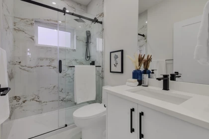 Powder Room Photo of 583 E 60th Avenue, Vancouver, BC