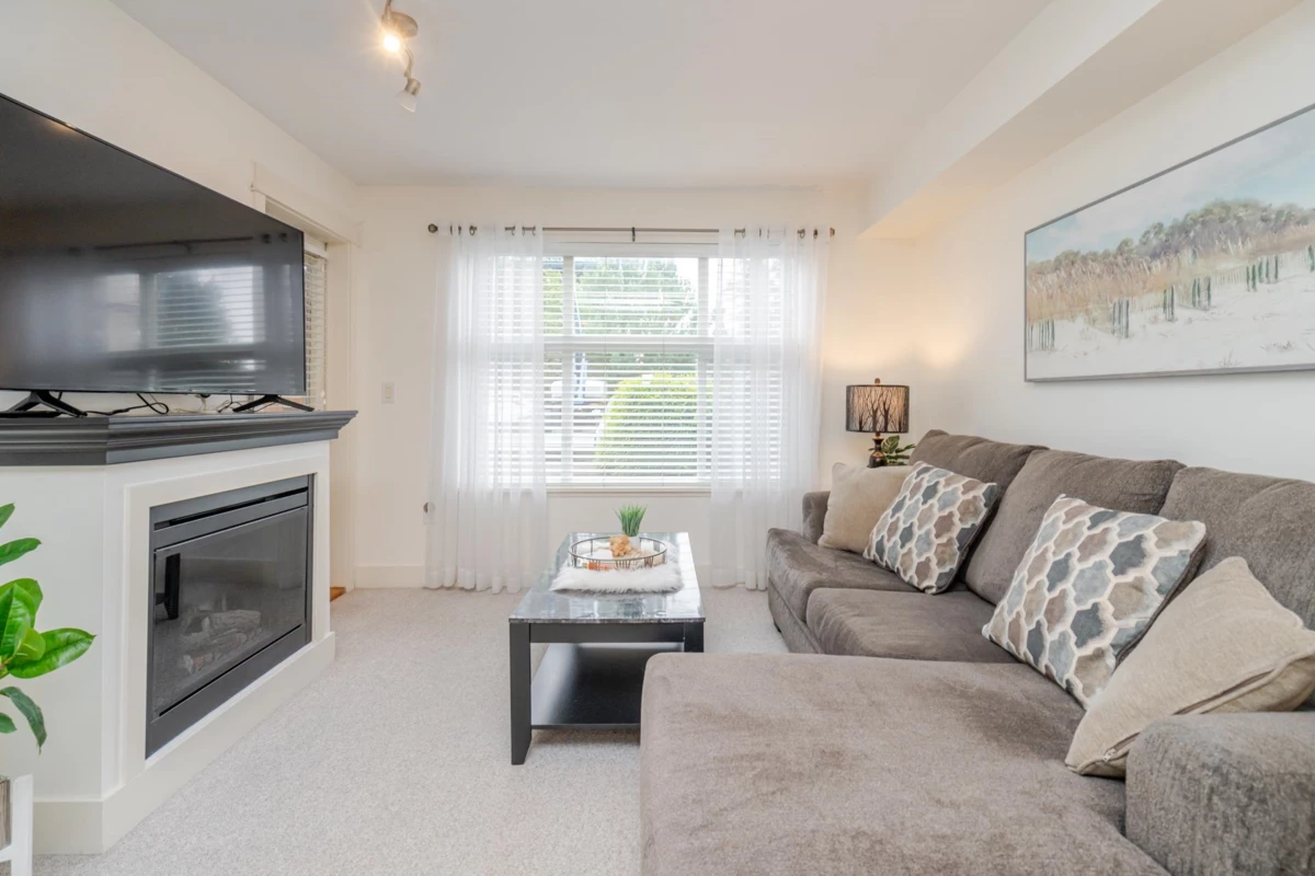 Dining Area Photo of 104 2515 Park Drive, Abbotsford, BC
