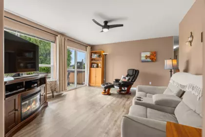 Breakfast Nook Photo of 6365 Homestead Avenue, Sechelt, BC