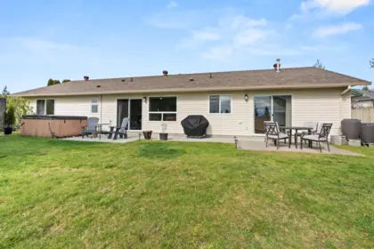 Hot Tub / Spa Photo of 6365 Homestead Avenue, Sechelt, BC