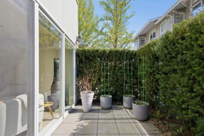 Front Yard Photo of 2 265 E 8th Street, North Vancouver, BC
