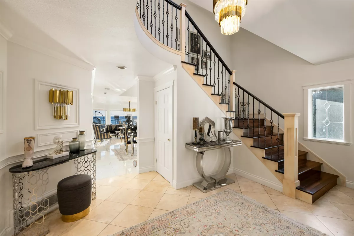 Family Room Photo of 2198 Rosebery Avenue, West Vancouver, BC