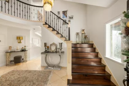 Entry Foyer Photo of 2198 Rosebery Avenue, West Vancouver, BC
