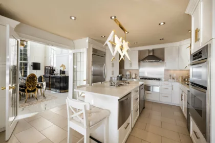Mudroom Photo of 2198 Rosebery Avenue, West Vancouver, BC