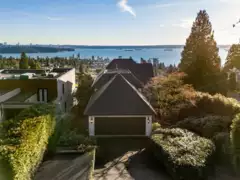 2198 Rosebery Avenue, West Vancouver, BC