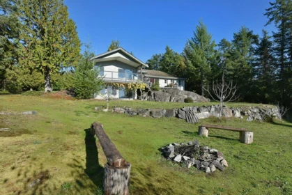 Office / Den Photo of 10113 10131 Mercer Road, Halfmoon Bay, BC