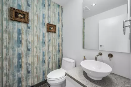 Hallway Photo of 401 3315 Cypress Place, West Vancouver, BC