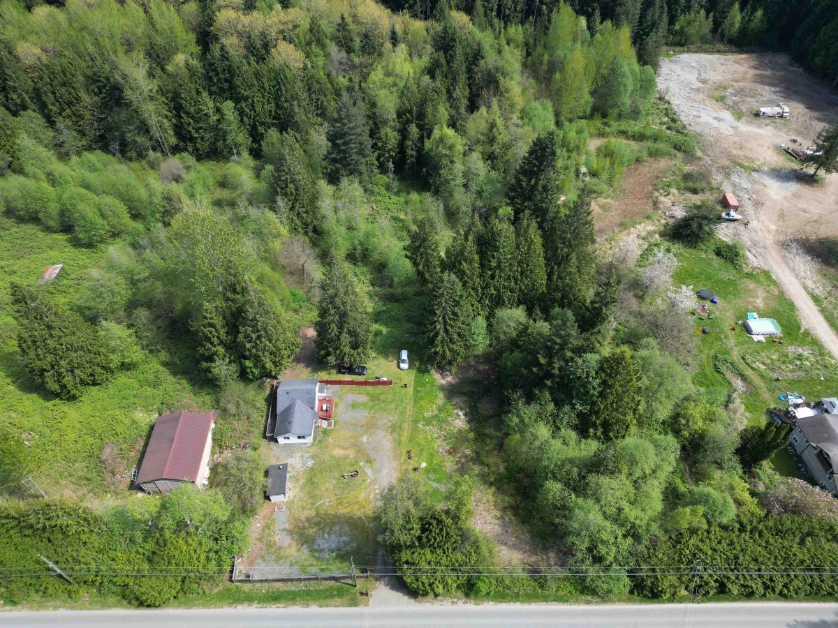 Family Room Photo of 9126 Clay Street, Mission, BC