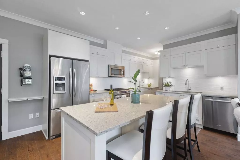 Family Room Photo of 304 15155 36 Avenue, Surrey, BC