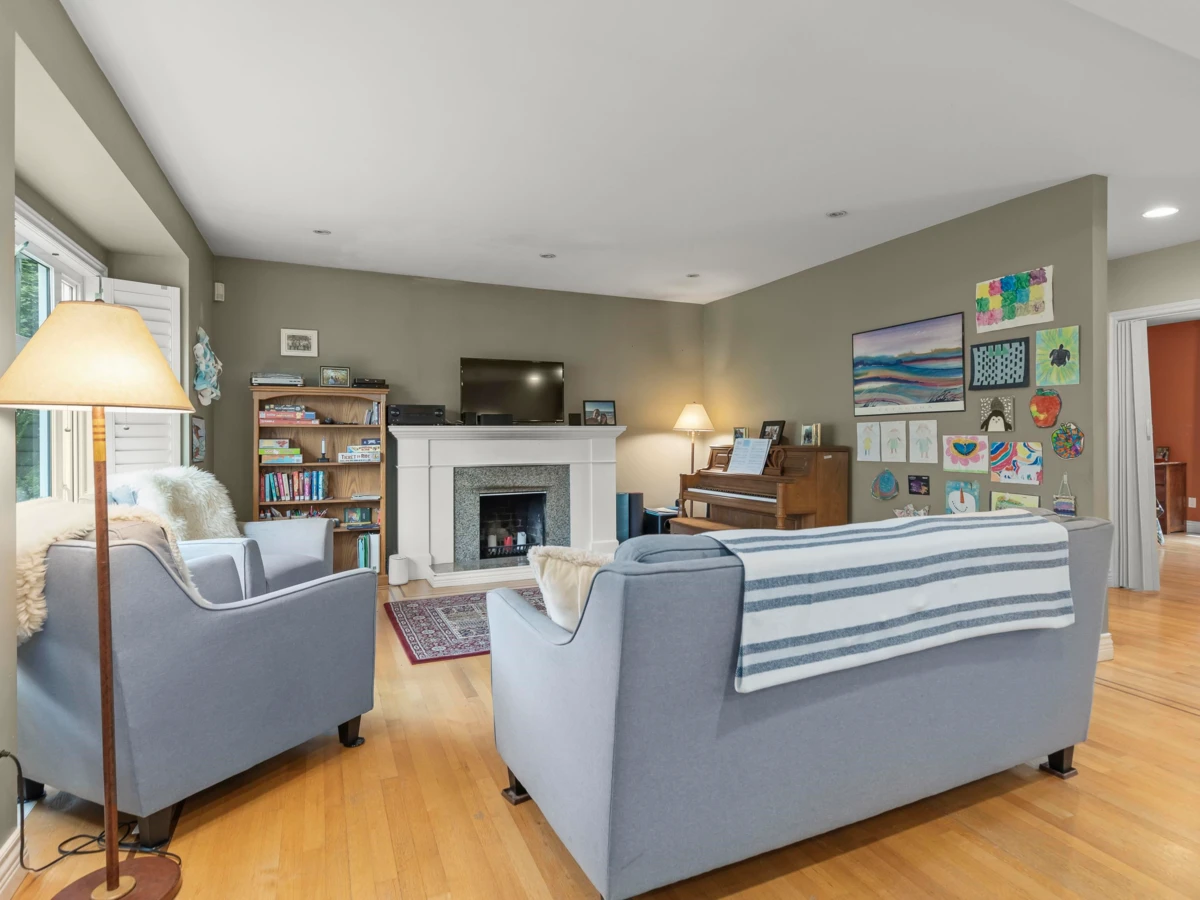 Dining Area Photo of 4549 W 12th Avenue, Vancouver, BC