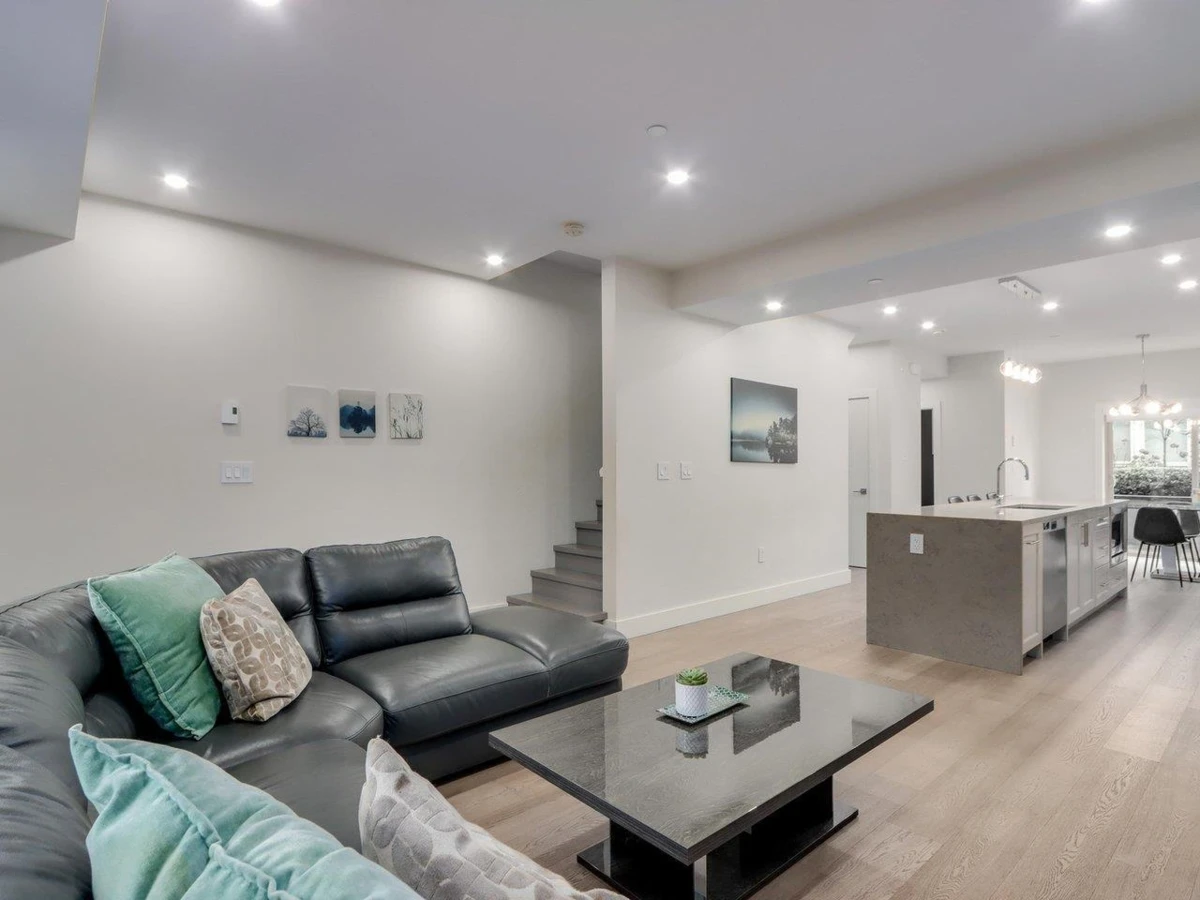 Dining Area Photo of 3 115 W Queens Road, North Vancouver, BC