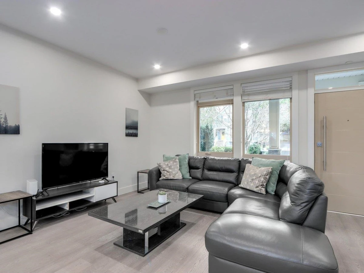 Family Room Photo of 3 115 W Queens Road, North Vancouver, BC
