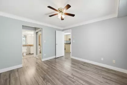 Laundry Room Photo of 202 8115 121a Street, Surrey, BC