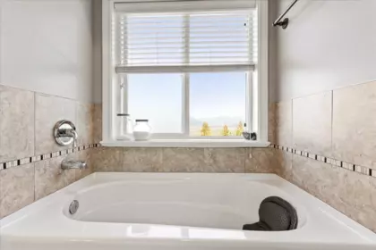 Guest Bathroom Photo of 46881 Sylvan Drive, Chilliwack, BC
