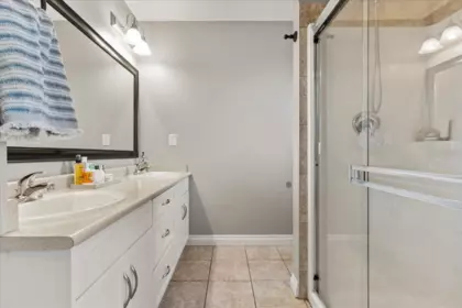 Powder Room Photo of 46881 Sylvan Drive, Chilliwack, BC