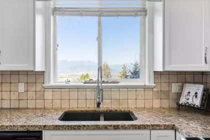 Primary Bedroom Photo of 46881 Sylvan Drive, Chilliwack, BC