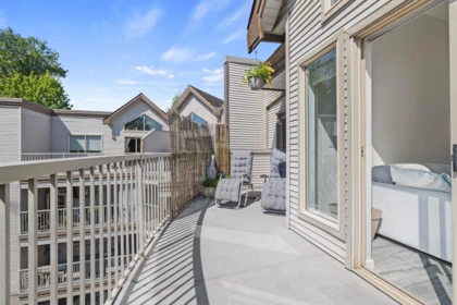 Entry Foyer Photo of 407 33478 Roberts Avenue, Abbotsford, BC